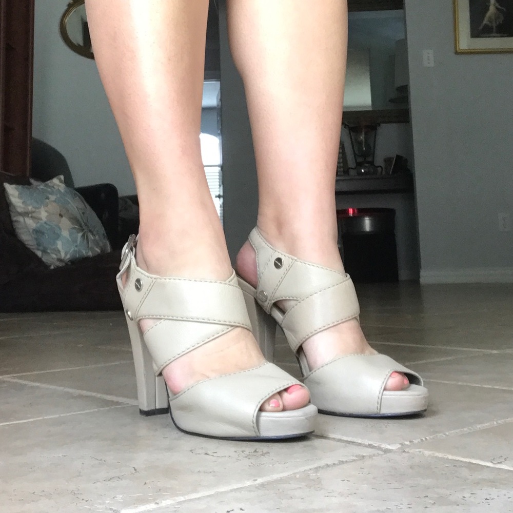 Size 8 1/2 Calvin Klein heels